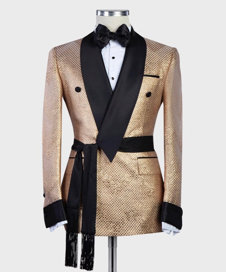 アラビア高級ゴールドメンズタキシードとベルトカスタムシングル - Arabic Formal Wear Men のレビューと価格